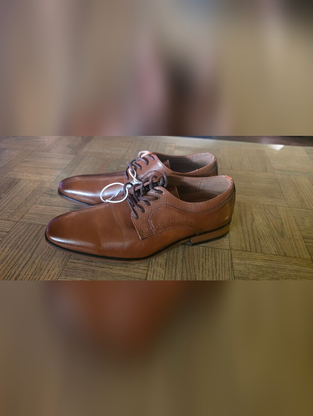 GUESS Men’s Brown Leather Dress Oxfords - Picture 4 of 9